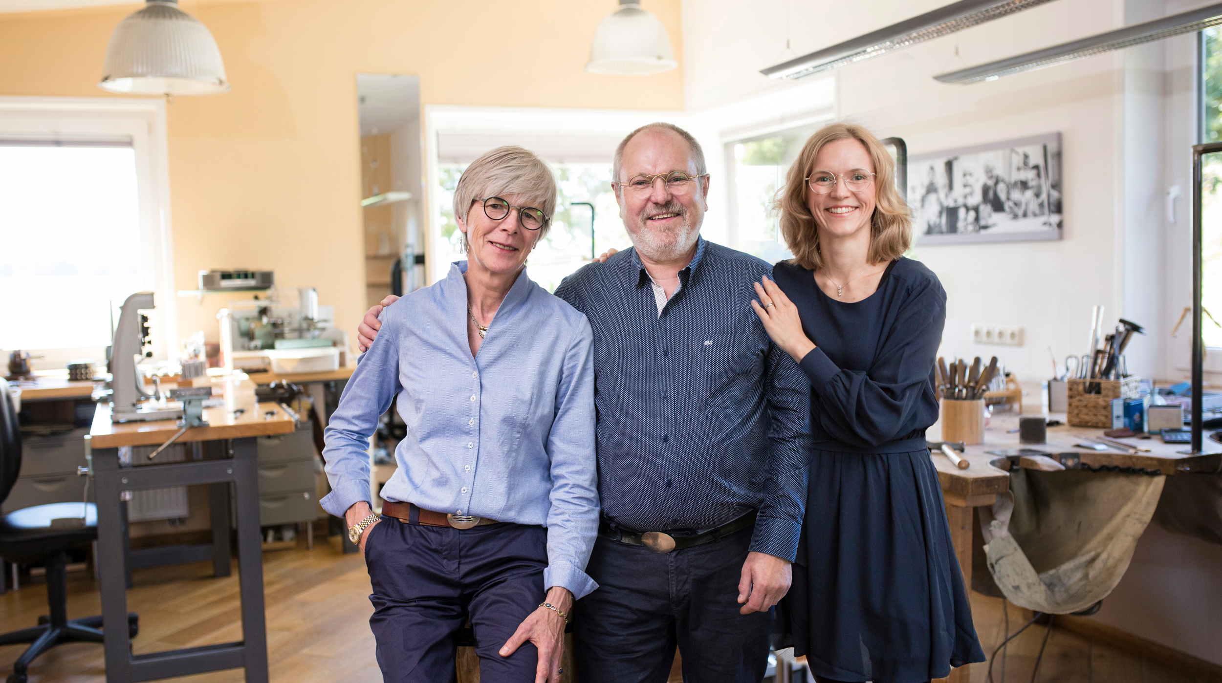 Astrid, Bernd und Katja betreiben zusammen die Goldschmiede "Die Kreativschmiede".